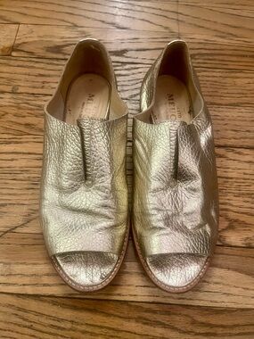 Sesto Meucci gold metallic leather flat sandals